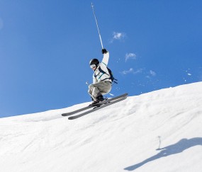 开云体育中国-凯尔特人制霸公牛，米切尔连续得分拉开差距，当团队篮球遇上孤胆英雄