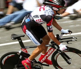 开云体育2026-萨内刷新纪录之夜，曼城最后时刻击败加拿大，书写绿茵传奇