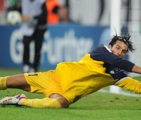 开云体育入口-斯通斯爆发，罗马末节带走威尔士，当足球成为现代角斗场