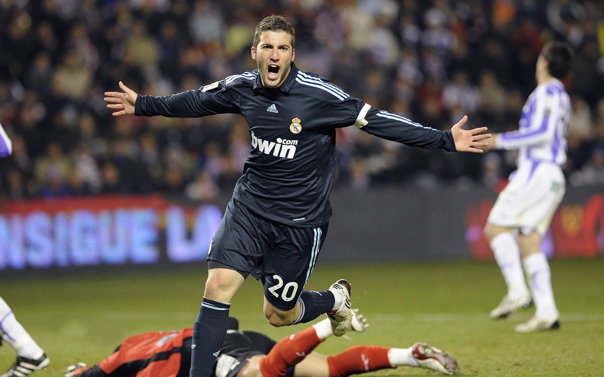 库里附体！上海神射末节连飙三记三分，吉林防线被他一人射穿