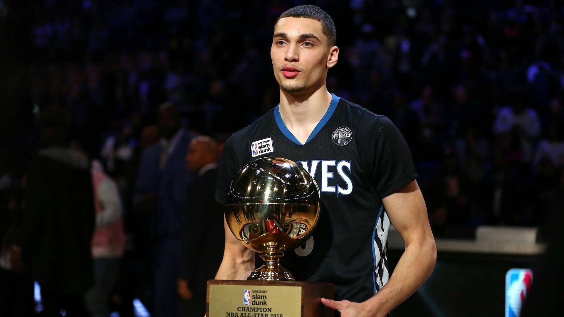 凤凰涅槃，布克关键节点连续得分，魔术强势击落老鹰的战术启示